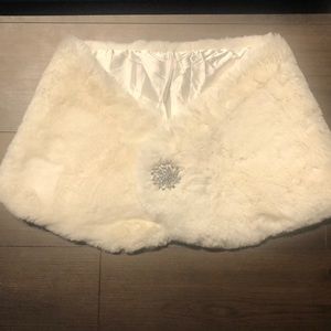 NWOT Faux fur bridal shawl